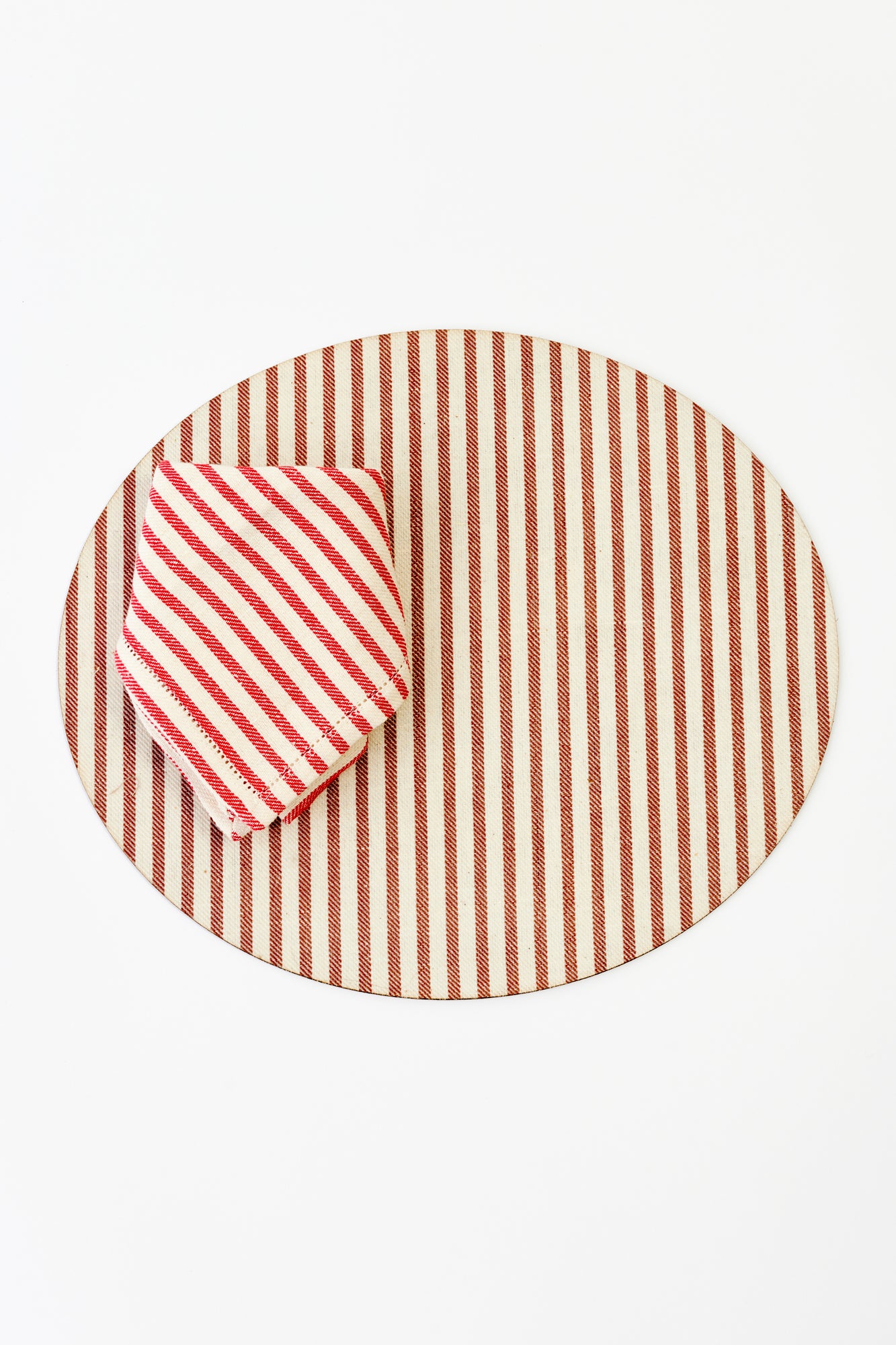 Round placemat chocolate and cream vertical stripes, adding a classic and elegant touch to any table setting.