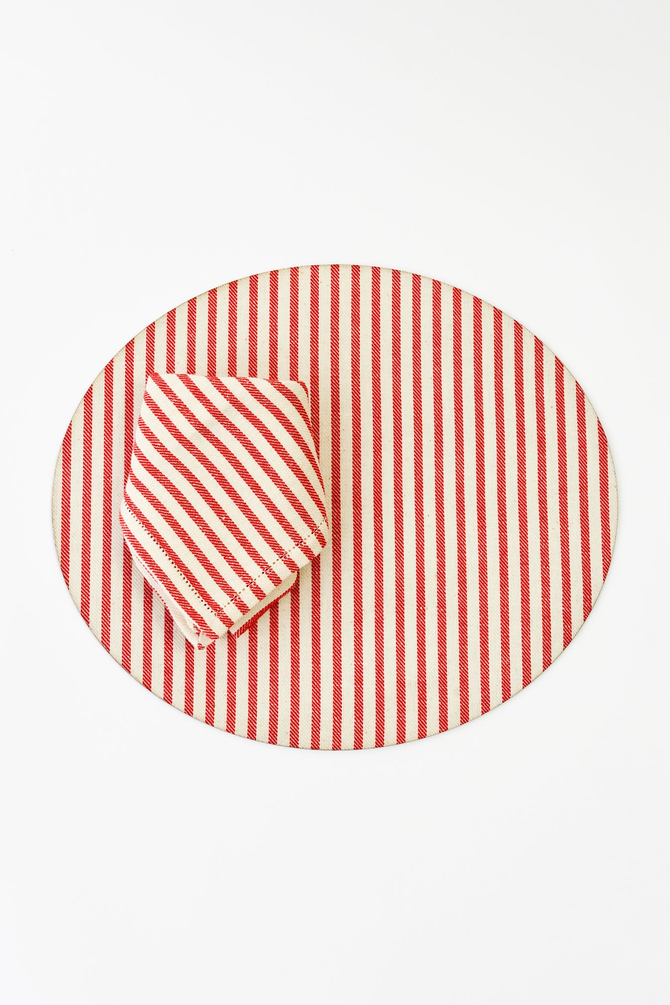 Round placemat with red and cream vertical stripes vertical stripes, adding a classic and elegant touch to any table setting.