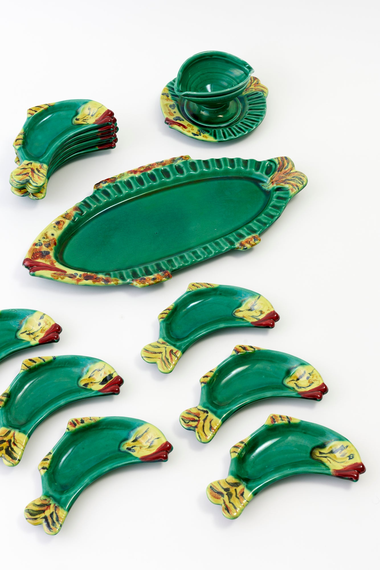 SERVICE FOR 12 VINTAGE GREEN FISH CERAMICS