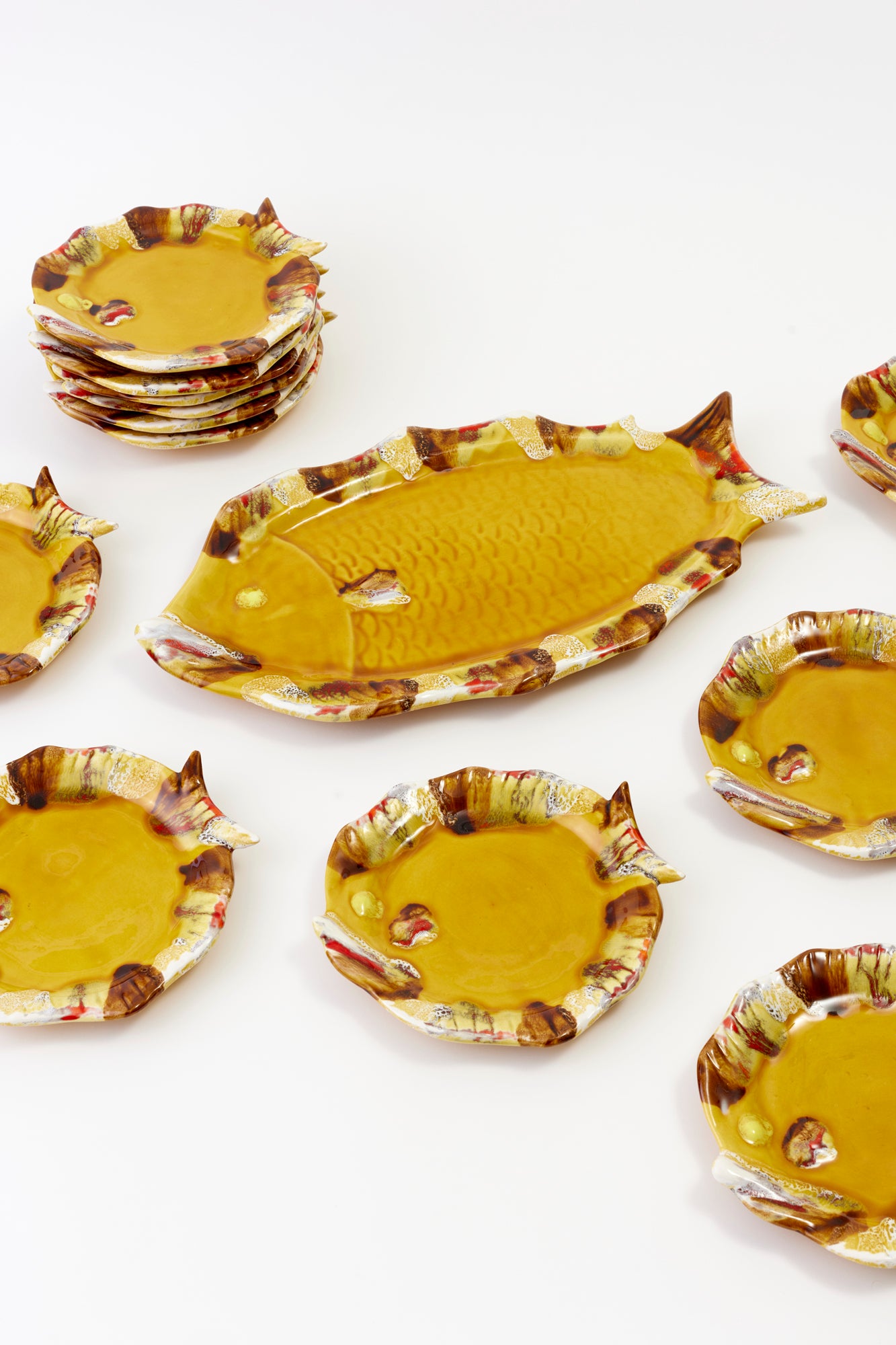 SERVICE FOR 12 VINTAGE FISH DINNERWARE