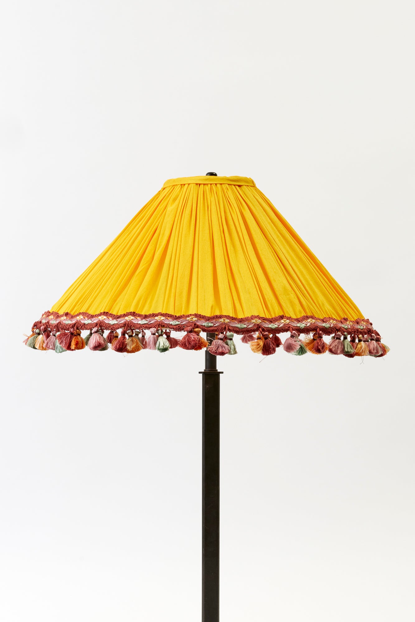 GOLDEN SILK TRIMMED COOLIE SHADE