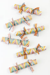 SET OF 6 FLORENTINE MARBLED PARTY CRACKERS