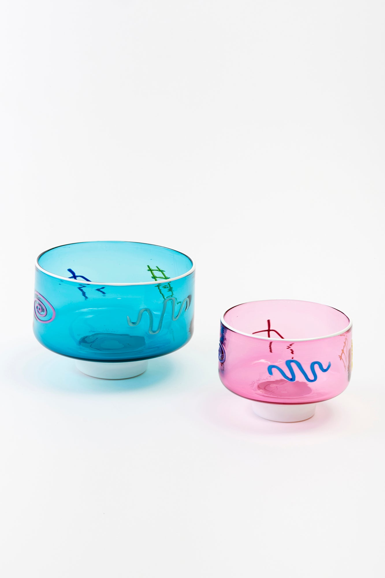 Funky vintage Feldman glass bowls in blue and pink.