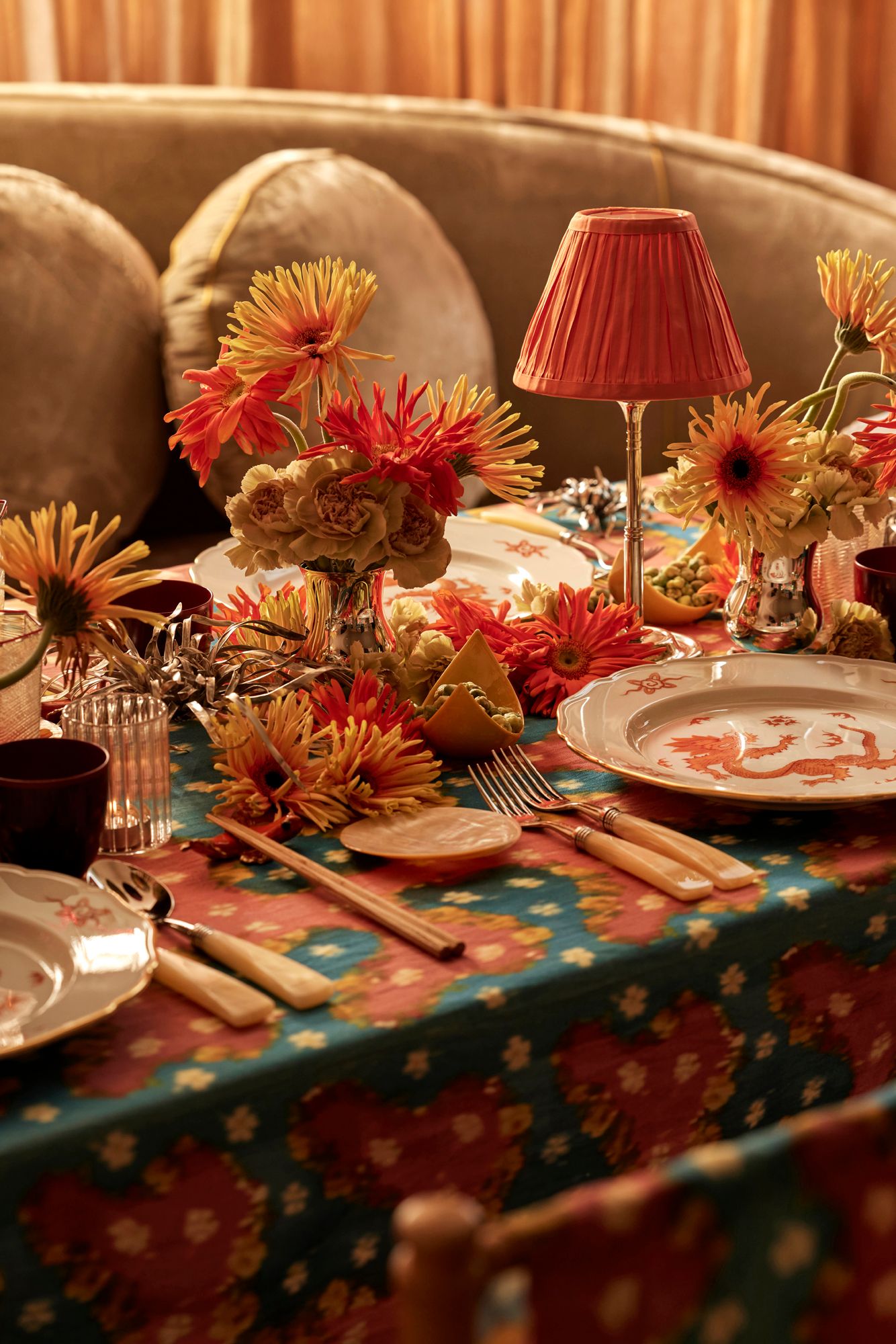 LUMIÈRE AFFAIR TABLE FOR 8.