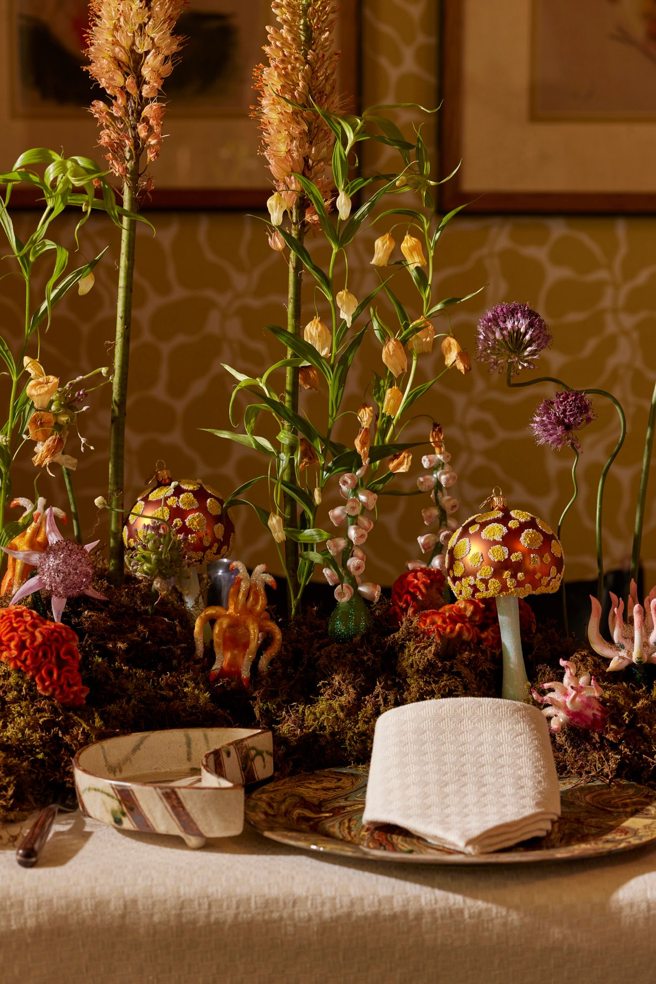 GARDEN OF EARTHLY DELIGHTS TABLE FOR 8
