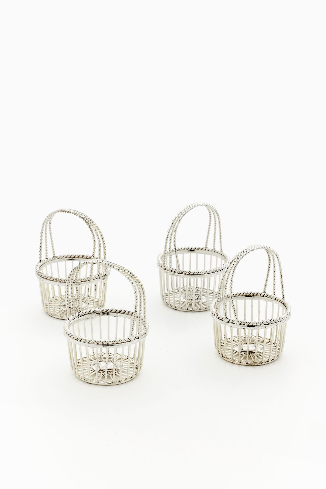 SET OF 4 VINTAGE PETITE ROUND SILVER BASKETS.