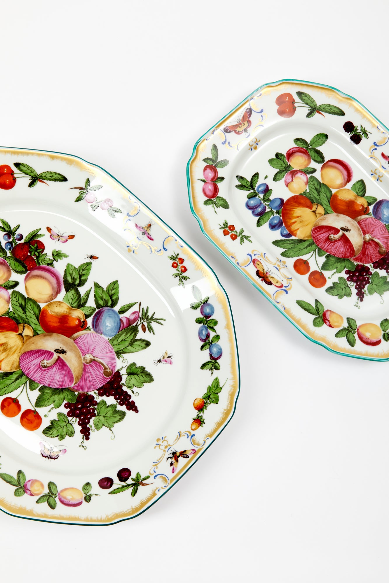 Mottahedeh's most popular patterns of the 1980's. The dinner service was originally made for William Henry, Duke of Gloucester, circa 1770.