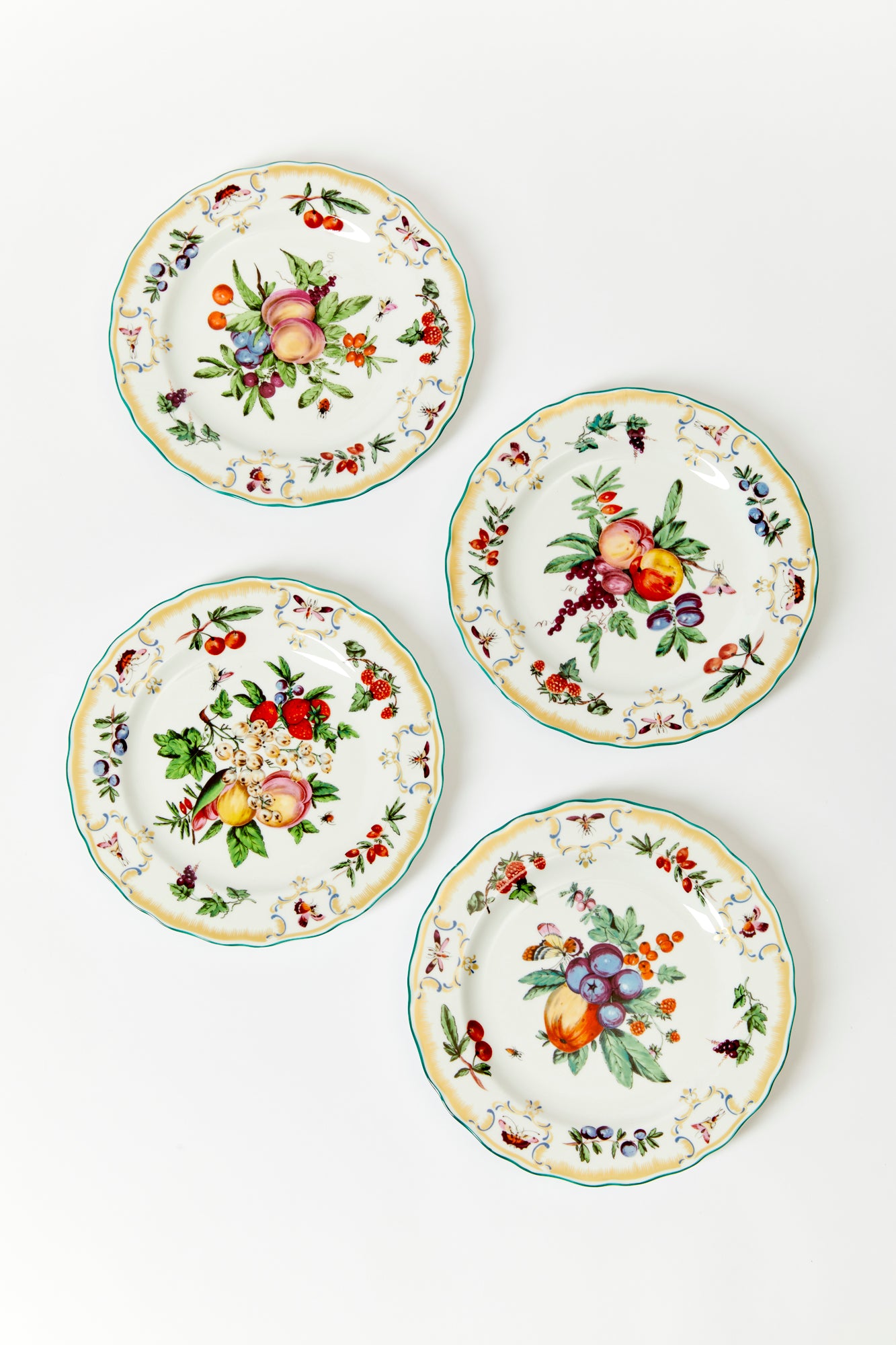 Mottahedeh's most popular patterns of the 1980's. The dinner service was originally made for William Henry, Duke of Gloucester, circa 1770.