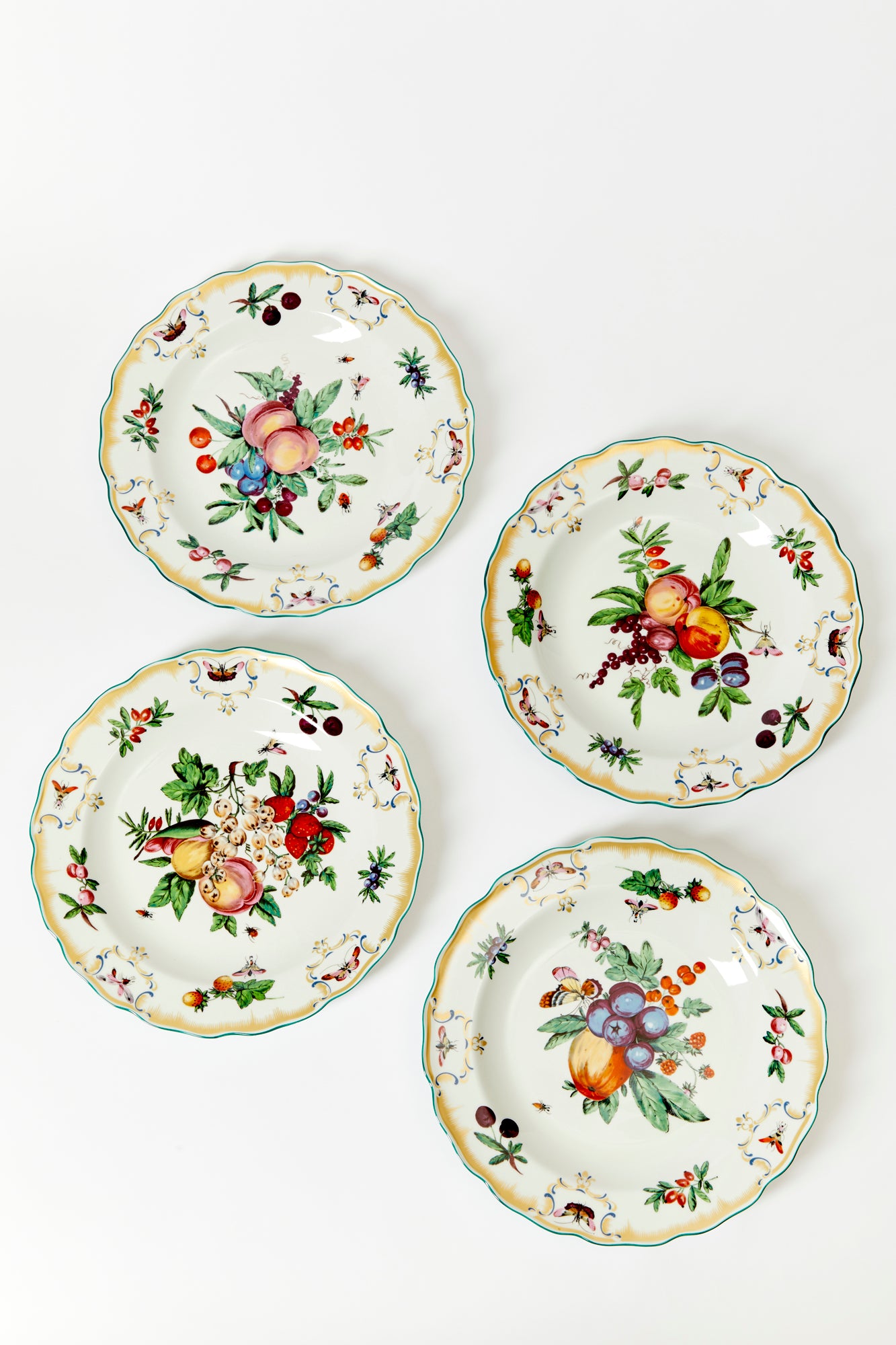 Mottahedeh's most popular patterns of the 1980's. The dinner service was originally made for William Henry, Duke of Gloucester, circa 1770.