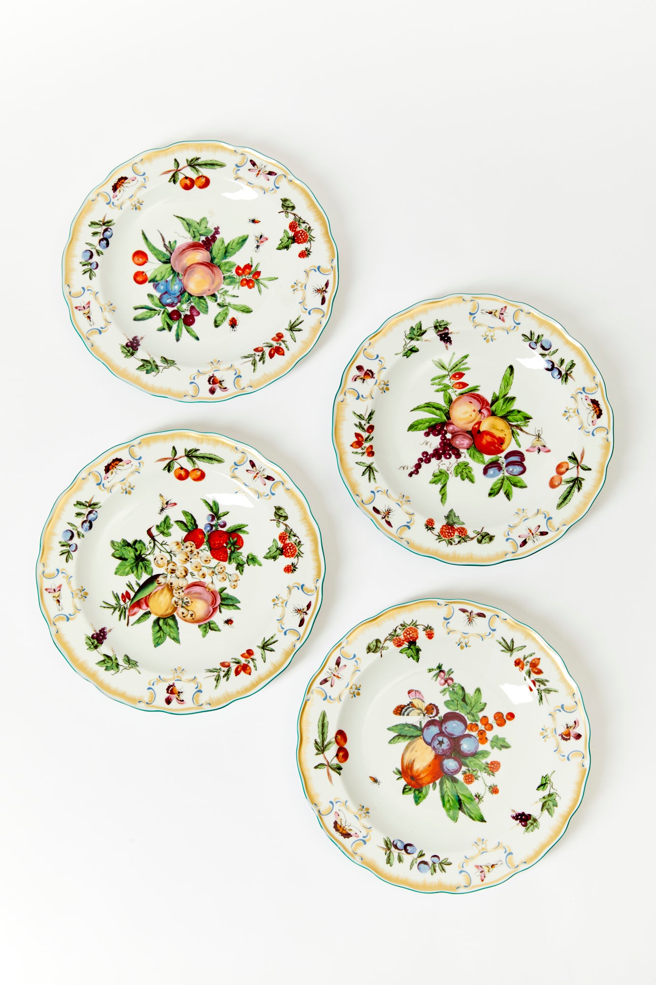 Mottahedeh's most popular patterns of the 1980's. The dinner service was originally made for William Henry, Duke of Gloucester, circa 1770.