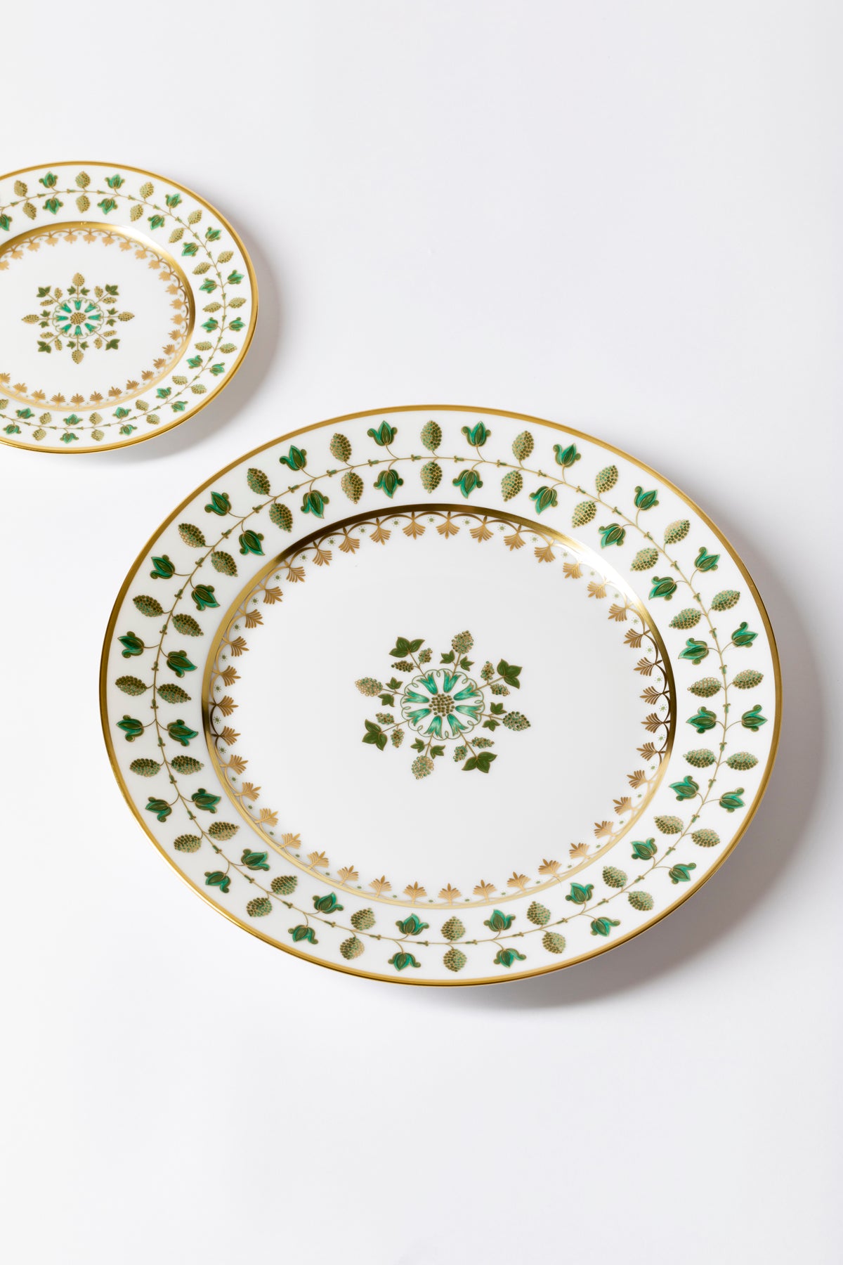 Matignon Green. This elegant dinnerware was created by Robert Haviland and C. Parlon in collaboration with the then Prime Minister and is based on a Japanese design.