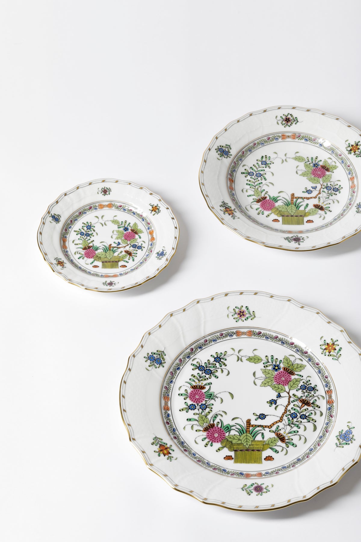 Porcelain dinnerware that has rich colors in an exotic pattern that stand alone with a solid cloth or add strong layers to a Bohemian look.
