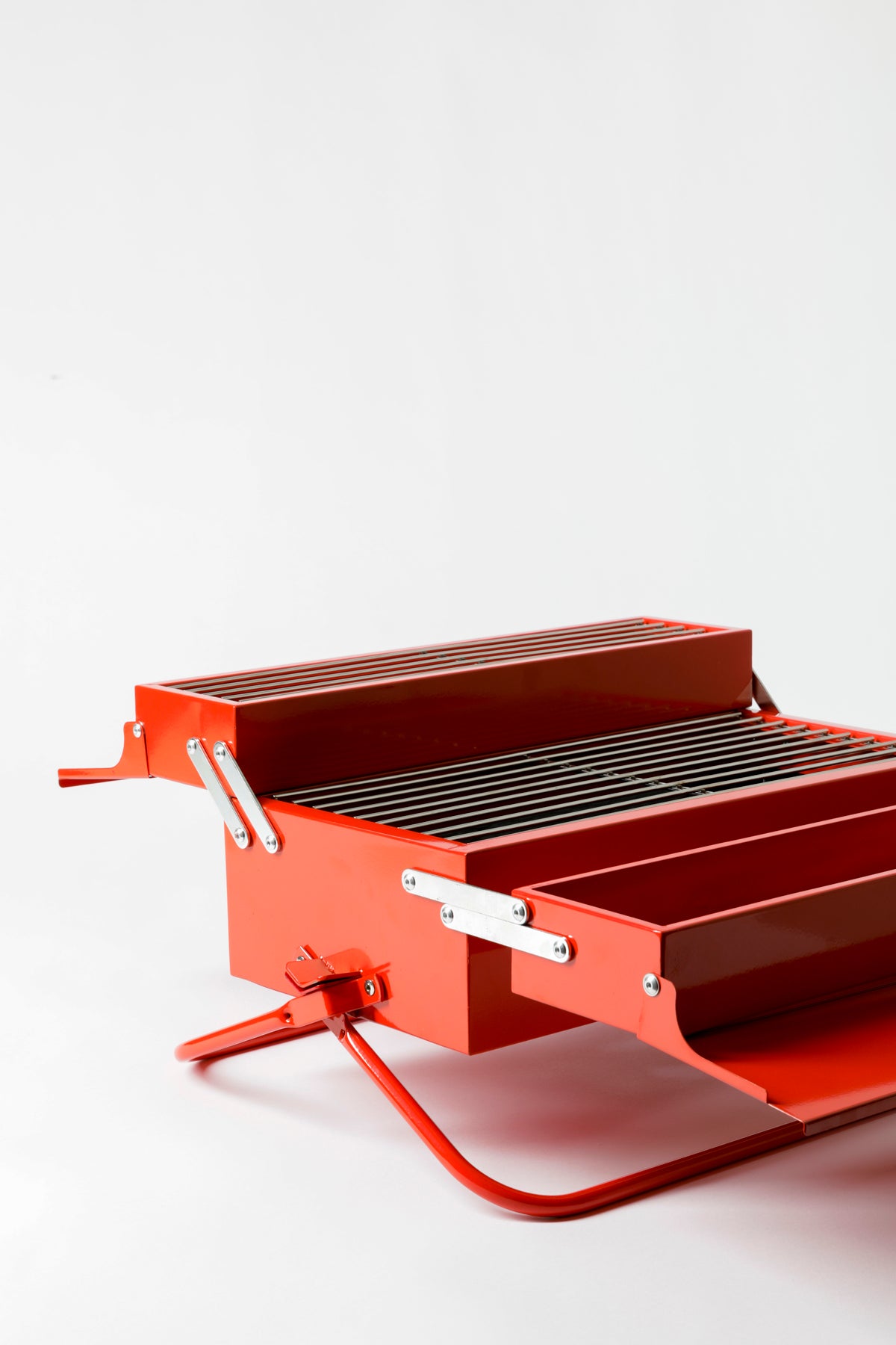 Petite lacquered red grill.