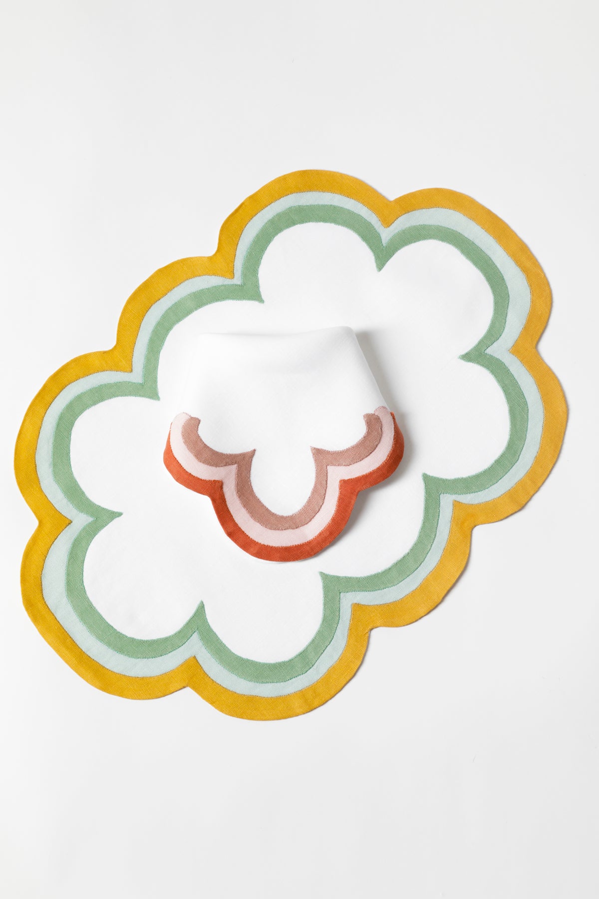 EMERALD CITY SCALLOPED LINEN PLACEMAT