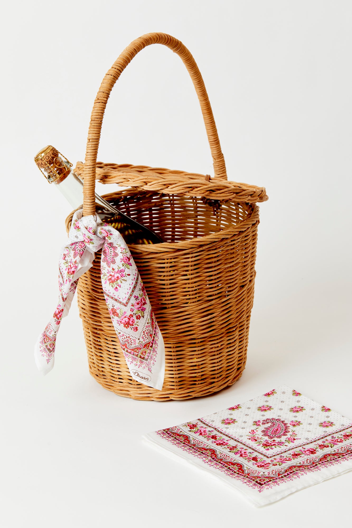 Provençal scarf made by Les Olivades, a family-owned textile printing company located in the area of Avignon.