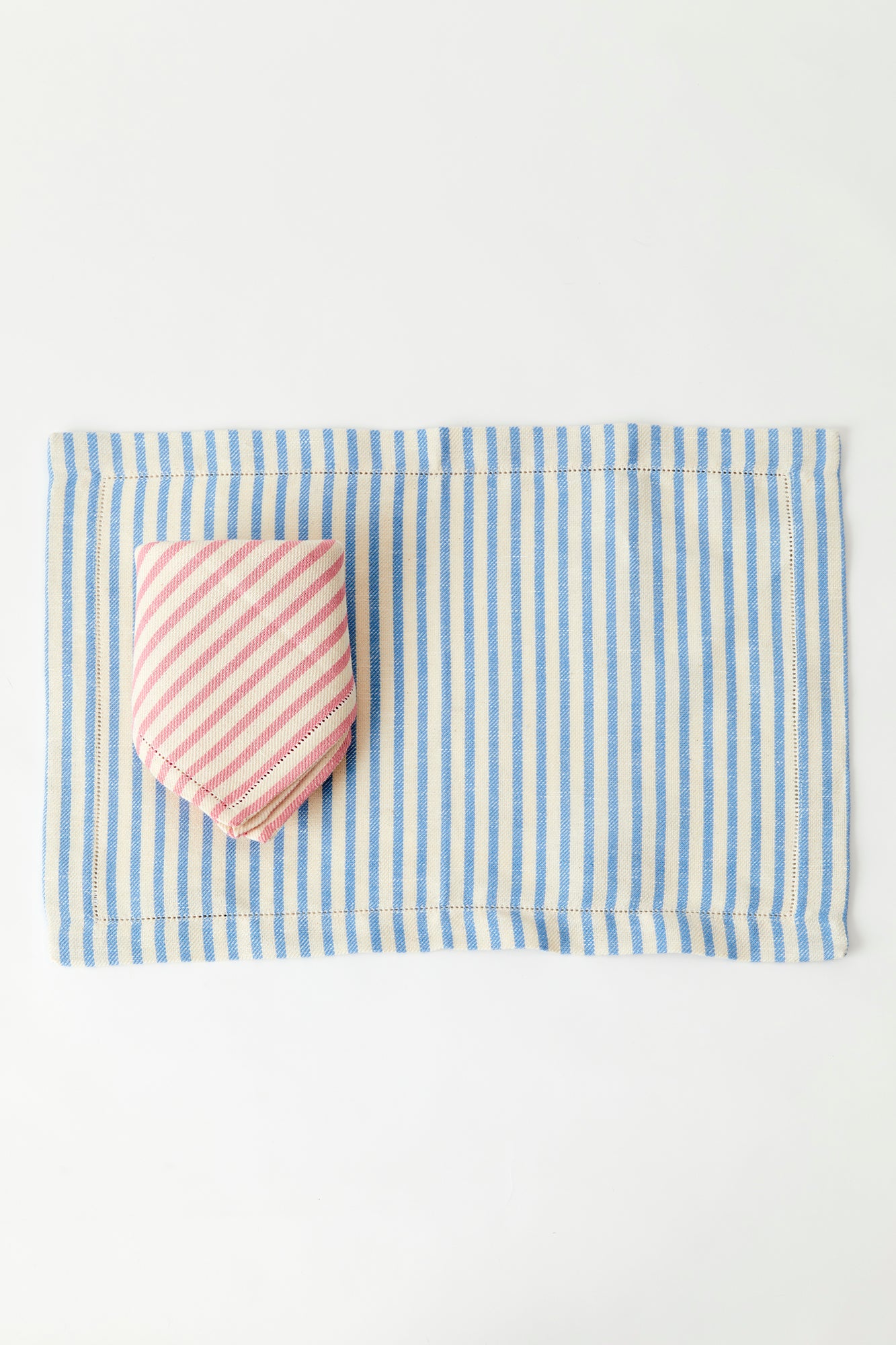 Old fashioned placemat in heavy duty blend 60% linen, 40% cotton. Made by hand in the Tuscan hills.