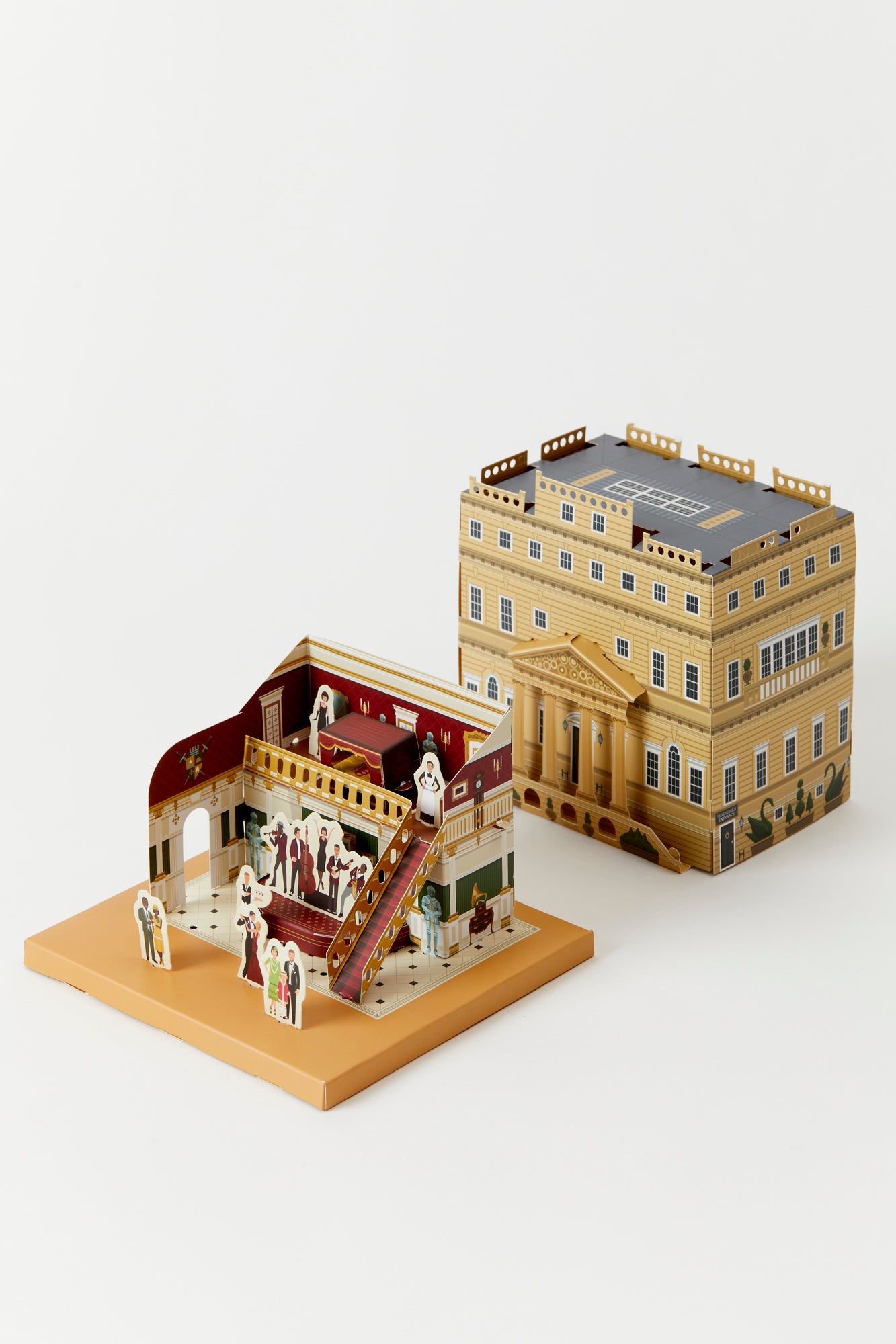  Make your own stately home with this easy-to-make craft kit.