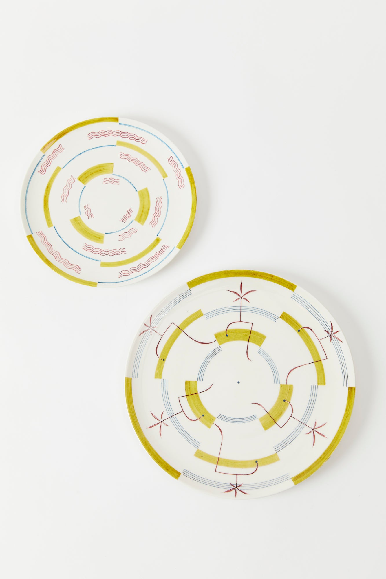 Dinner plates with geometric pattern, designed and hand-painted on fine ceramic.