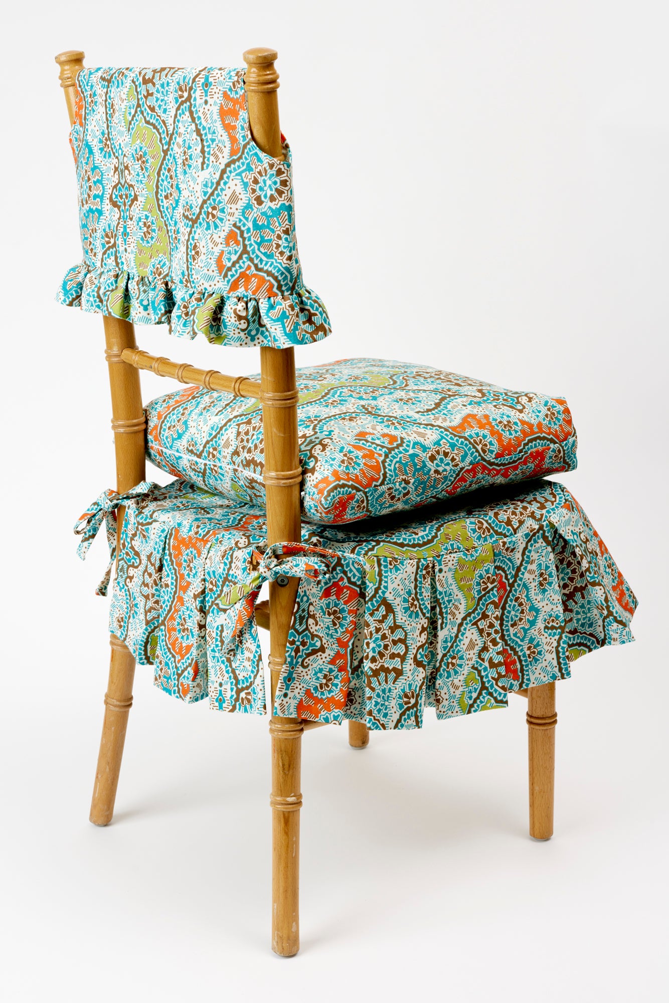 Ruffled slipcover and seat cushion in our Gypset hand-blocked linen.
