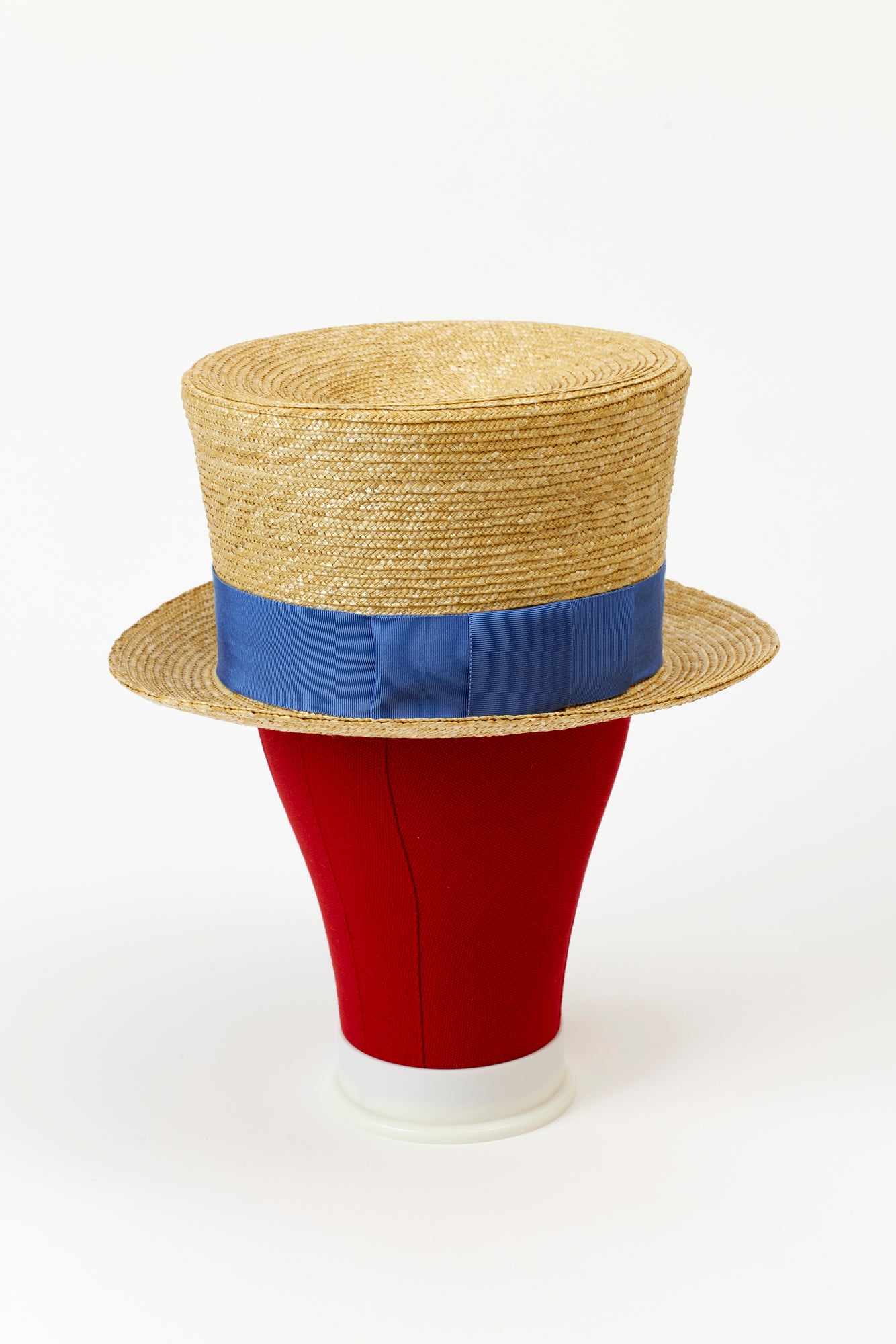 Straw bowler hat.