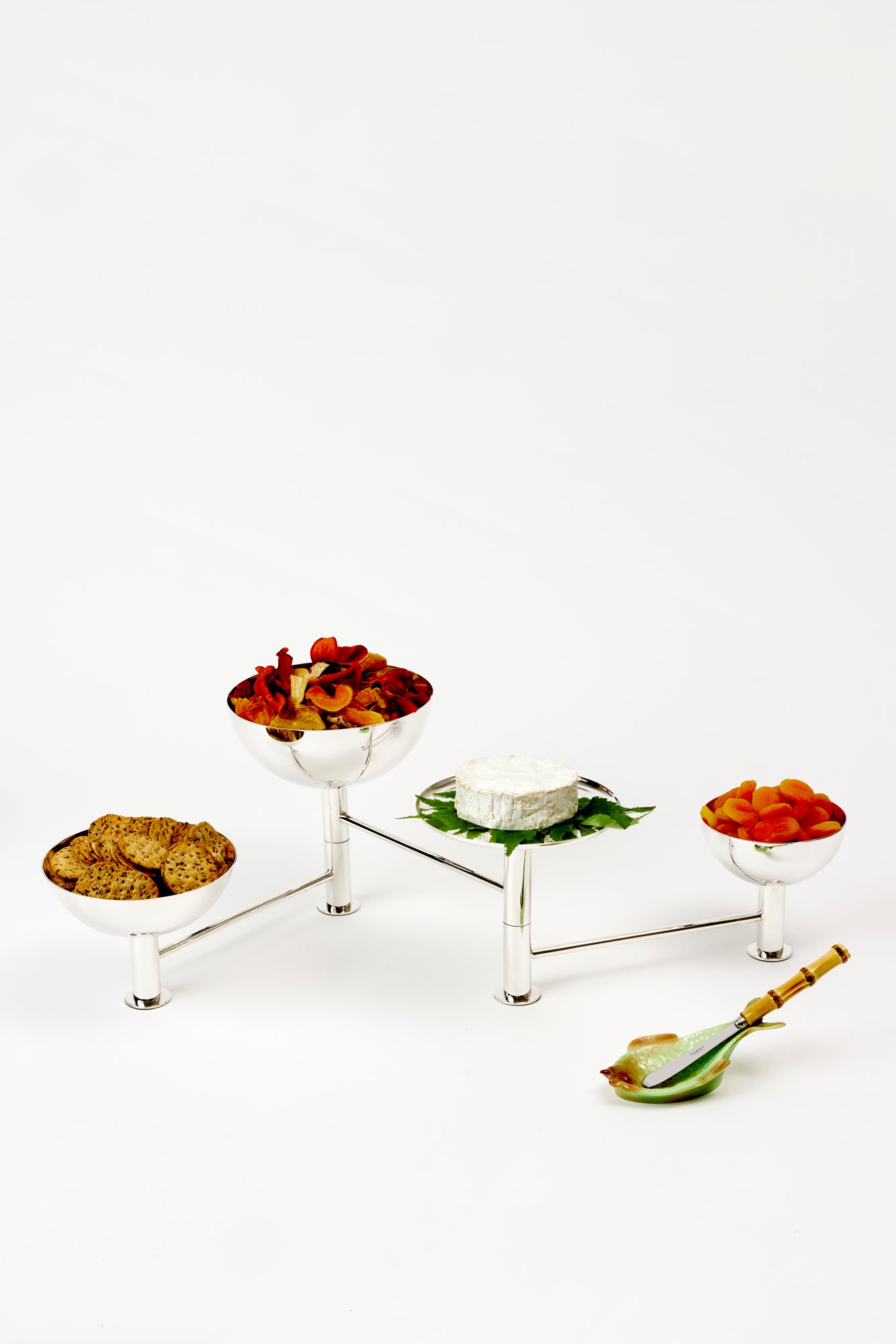 This elegant silver multi-bowl set exudes modern luxury, ideal for stylish entertaining. Its reflective, architectural design makes it the centerpiece of any upscale dining arrangement.