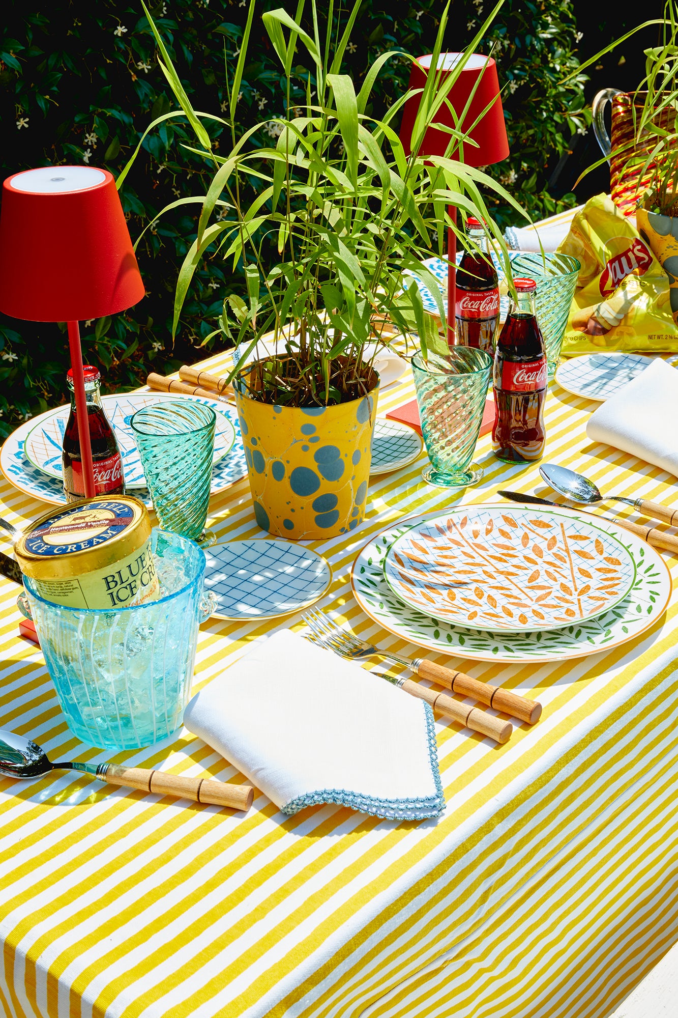 Dinnerware designed by Irish illustrator Nigel Peake, Hermes' "A Walk in the Garden" takes us on a picturesque path through an English garden.