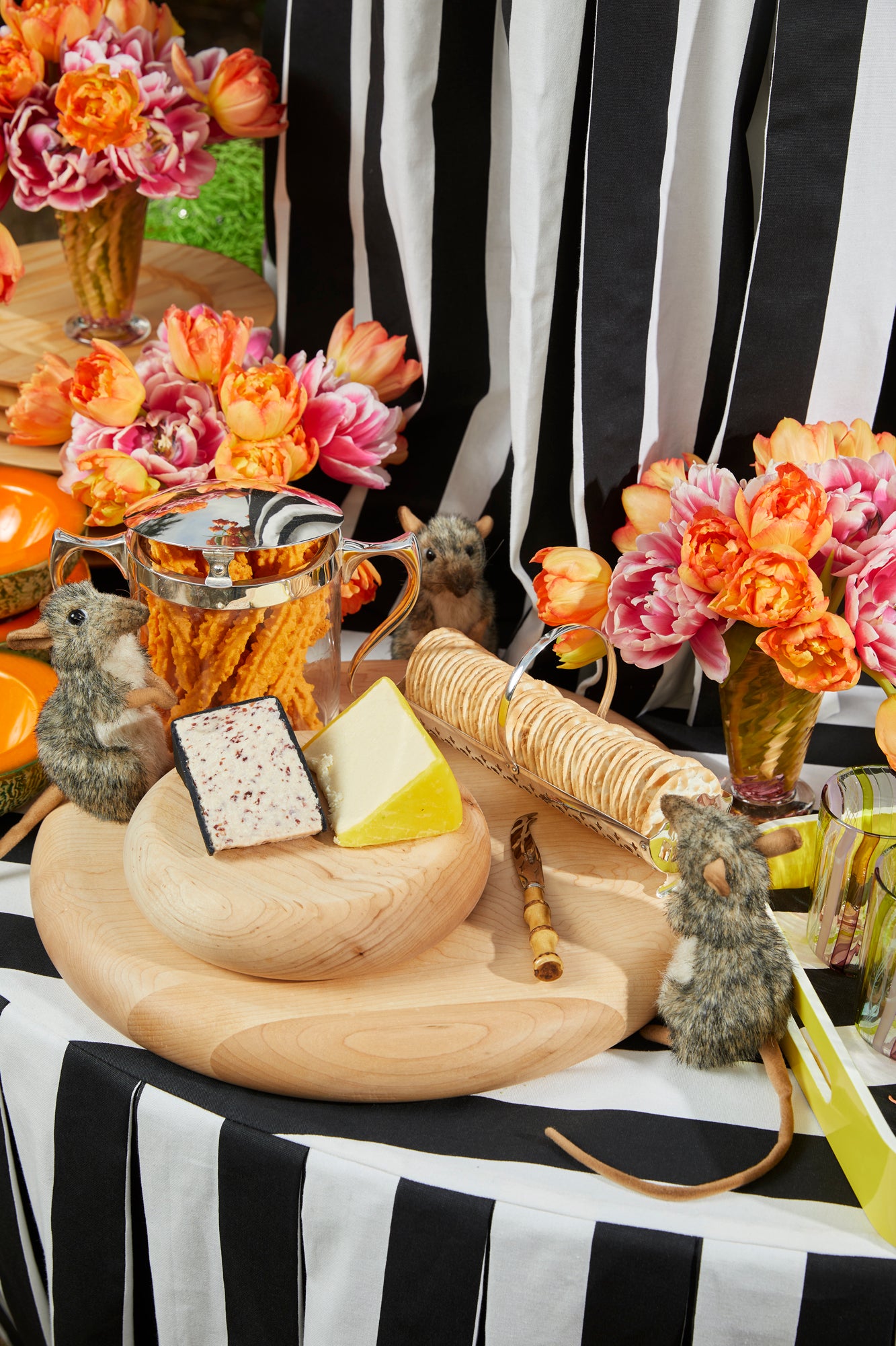 CLASSIC SOUTHERN CHEESE STRAWS