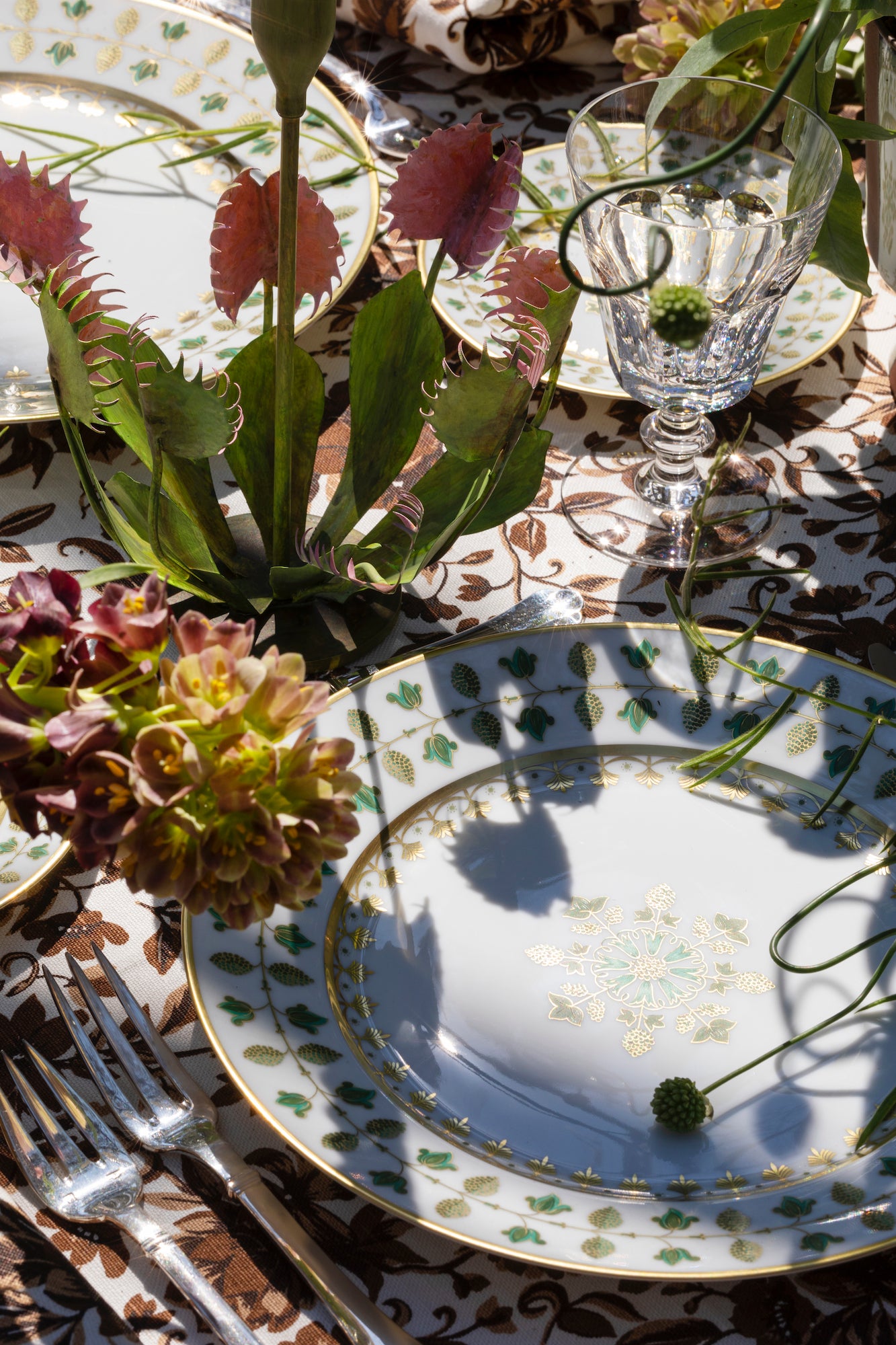 Matignon Green. This elegant dinnerware was created by Robert Haviland and C. Parlon in collaboration with the then Prime Minister and is based on a Japanese design.